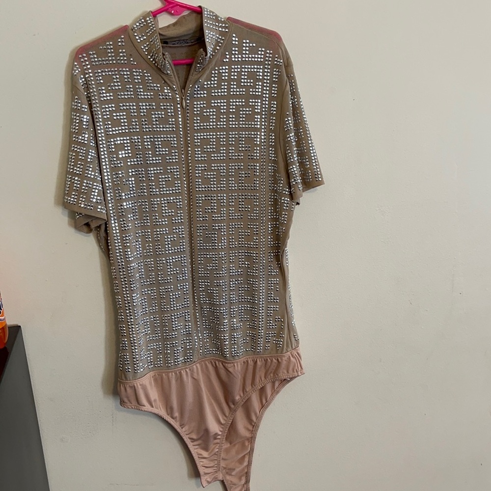 Nude and silver body shit
